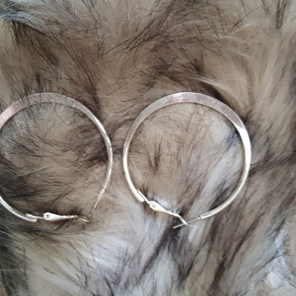 Earings - Picture 2 of 4